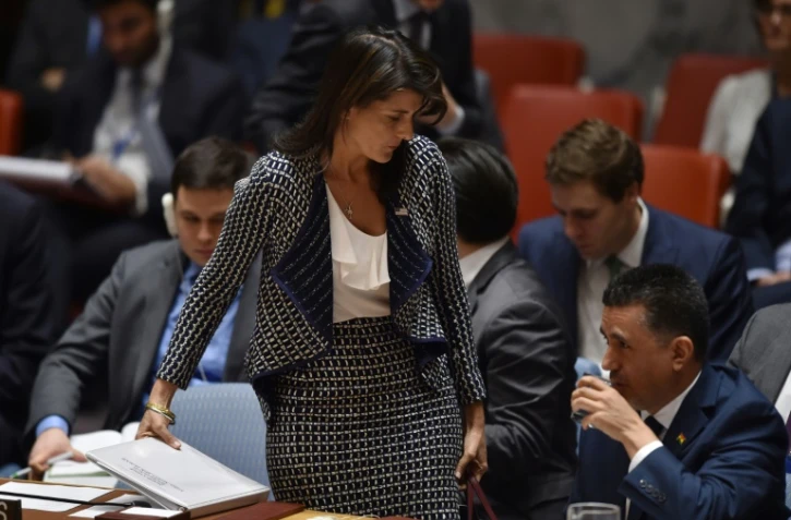 L'ambassadrice américaine aux Nations unies, Nikki Haley, quitte la réunion du Conseil de sécurité, le 13 avril 2018 à New York