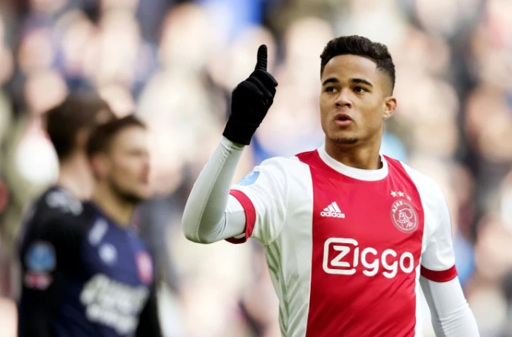Le jeune Justin Kluivert, sous le maillot de l'Ajax, contre Twente en Eredivisie, le 11 février 2018 à Amsterdam  