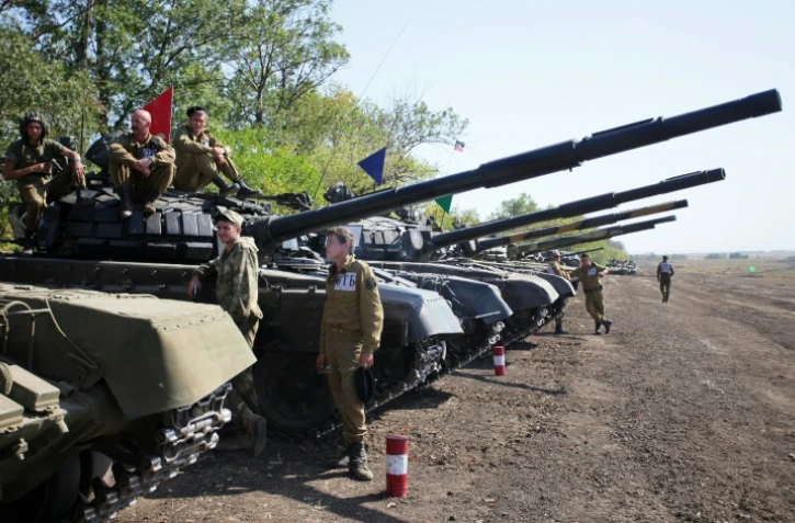 Des séparatistes prorusses participent à une compétition militaire entre unités blindées près de Torez, dans la région de Donetsk, en Ukraine, le 24 septembre 2015