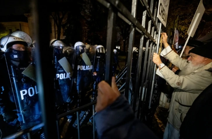 Des manifestants à Varsovie devant la Cour constitutionnelle polonaise, le 30 octobre 2026
