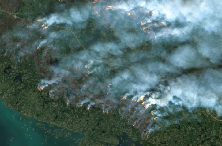 Image satellite de l'Agence spatiale européenne montrant des incendies dans le Grand Nord canadien, le 16 août 2023