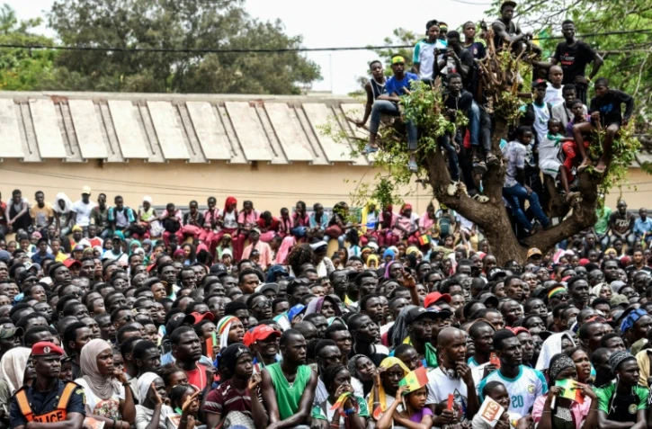 Des supporters sénégalais assistent à la retransmission du match contre la Colombie au Mondial en Russie, le 28 juin 2018 à Dakar 