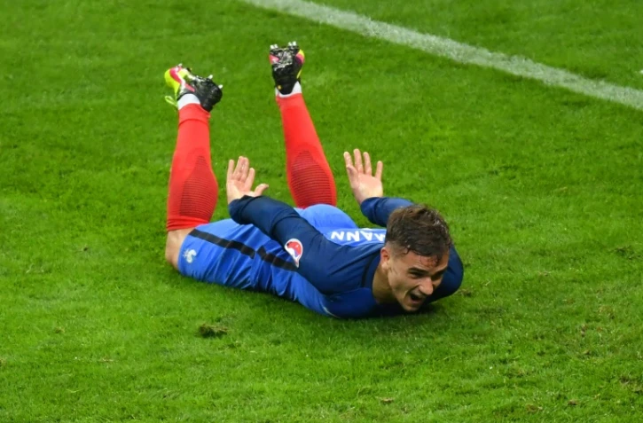 Antoine Griezmann exulte après avoir inscrit le 4e but de la France face à l'Islande, le 3 juillet 2016 au Stade de France