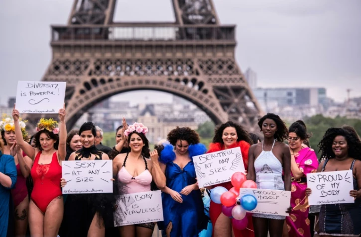 Défilé des modèles rondes à Trocadéro à Paris, le 28 avril 2019