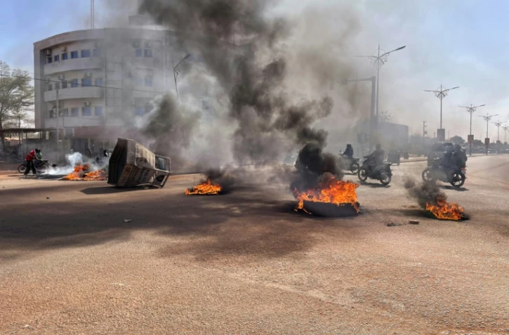 Barricades érigées dans les rues de Ouagadougou le 23 janvier 2022