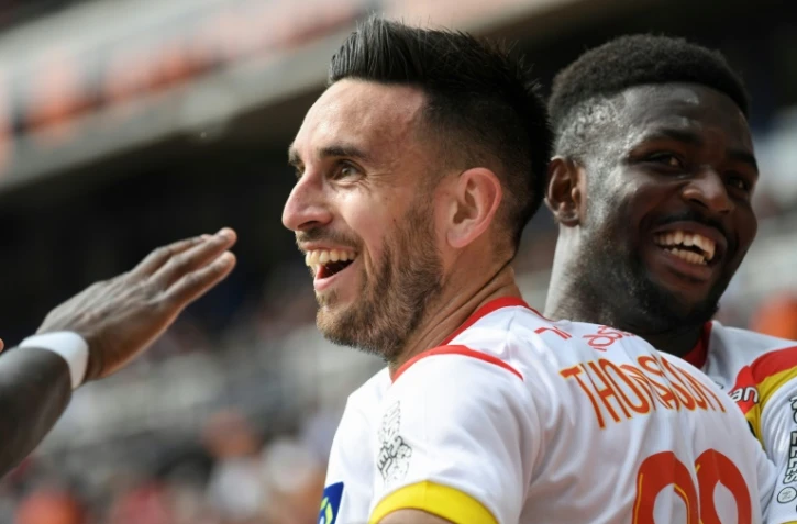 L'attaquant lensois Adrien Thomasson (g) vient de marquer à Lorient, le 21 mai 2023  