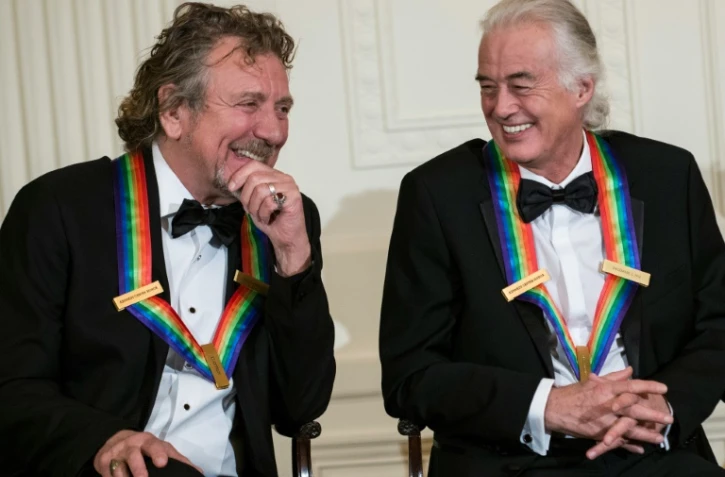Robert Plant (g) et Jimmy Page (d) de Led Zeppelin à l à la Maison Blanche à Washington, le 2 décembre 2012 