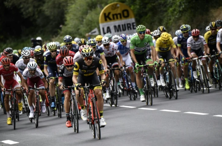 Les cyclistes au départ de la 17e étape du Tour de France, à La Mure en Isère, le 19 juillet 2017 