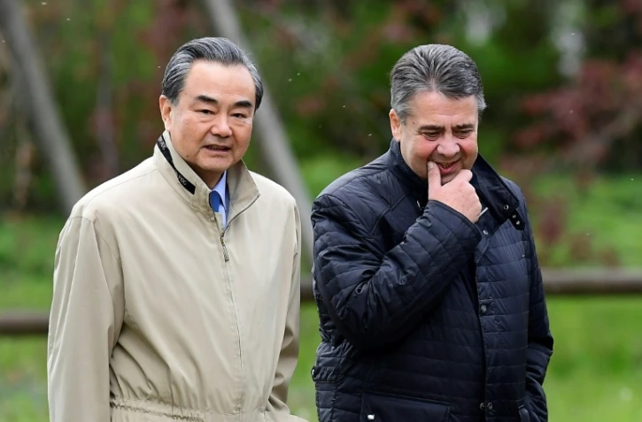 Le chef de la diplomatie chinoise Wang Yi et son homologue allemand Sigmar Gabriel à Berlin, le 26 avril 2017