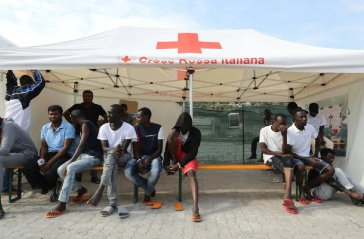Des migrants, le 14 septembre 2016, dans le camp ouvert mi-juillet par la Croix-Rouge italienne à Vintimille, à la frontière française