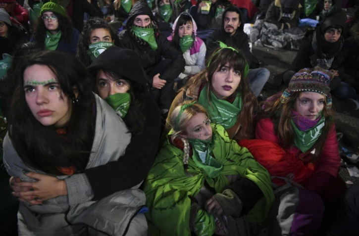 Des manifestants pro-avortement ont passé la nuit du 13 au 14 juin 2018 devant l'Assemblée natinale à Buenos Aires dans l'espoir que les députés approuvent le projet légalisant l'interruption volontaire de grossesse.