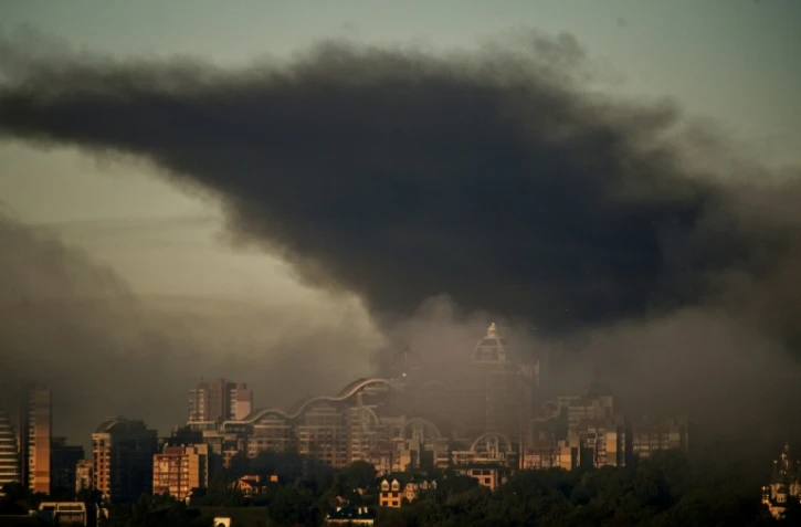 Ukraine : sept morts dans des frappes russes, des infrastructures de transport visées