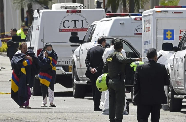 Intervention des secours après l'attentat à la voiture piégée à Bogota le 17 janvier 2019