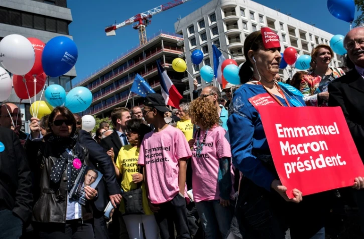 Des partisans d'Emmanuel Macron à Lyon, le 29 avril 2017