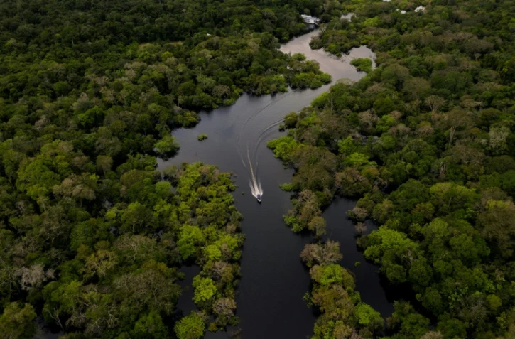 Un bateau sur la rivière Jurura, en plein coeur de l'Amazonie, le 15 mars 2020 