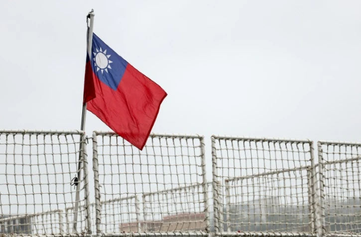 Un drapeau taïwanais flotte dans un port de Keelung, à Taïwan, le 1er avril 2025