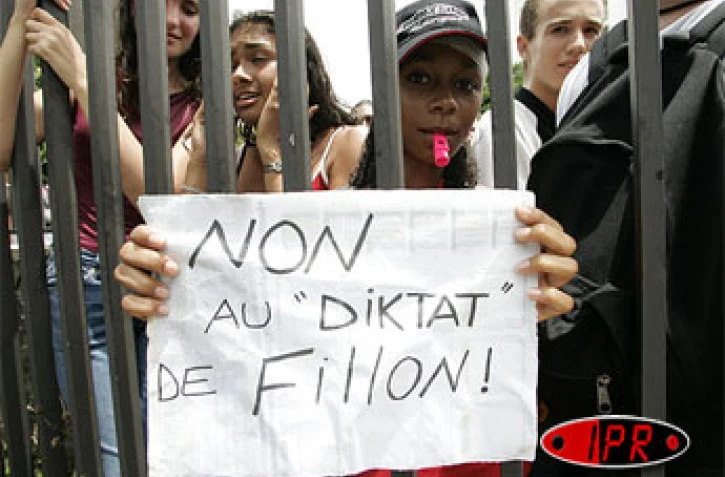 Mardi 15 février 2005
Des milliers de lycéens ont manifesté devant les grilles du rectorat