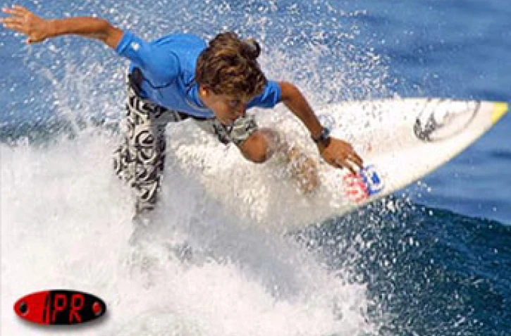 Le Réunionnais Jérémy Florès champion de France et d'Europe minimes de surf. Il est l'un des grands espoirs mondiaux de la discipline