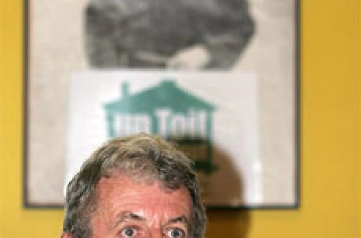 Lundi 03 octobre 2005 -

Dans le cadre de la journée mondiale du refus de la pauvreté le 17 octobre, Laurent Thebeault, responsable de la Boutique Solidarité de Saint-Denis, a indiqué que cette journée sera placée sous le symbole du logement