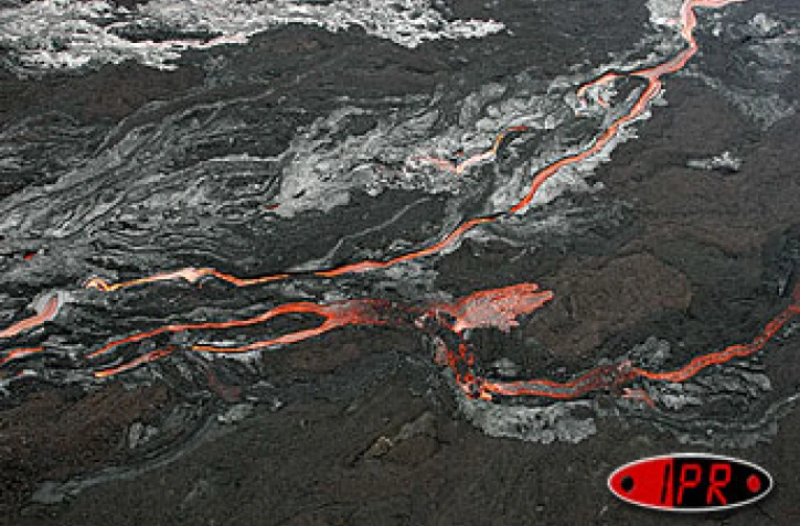 Mercredi 23 février 2005Le piton de la Fournaise en éruption