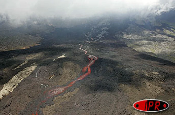 Mercredi 23 février 2005


Le piton de la Fournaise en éruption