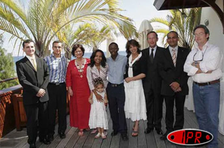 Mardi 13 juin 2006 -

Stéphanie Fugain, présidente de l'association Lurette Fugain, soutient l'opération en faveur du don de plaquettes sanguines
