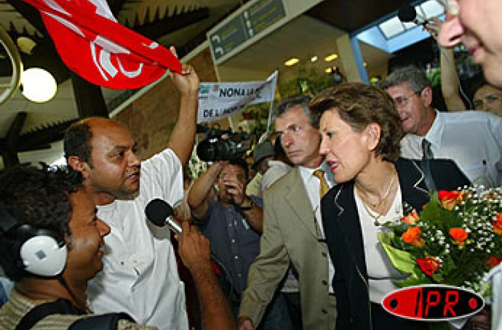 Jeudi 22 janvier 2004
Brigitte Girardin, ministre de l'outre-mer et Pierre André Wiltzer, ministre délégué à la coopération régionale en visite à La Réunion