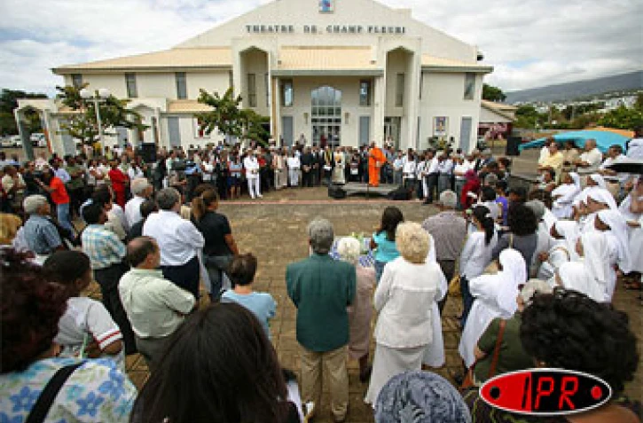 Mercredi 24 août 2005

Les Réunionnais ont rendu hommage aux victimes martiniquaises du crash du 16 août 2005 au Venezuela