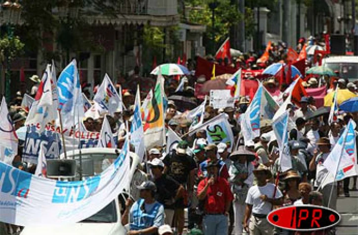 Jeudi 8 février 2007 -
À l'appel des syndicats de la fonction publique, un millier de personnes ont manifesté à Saint-Denis