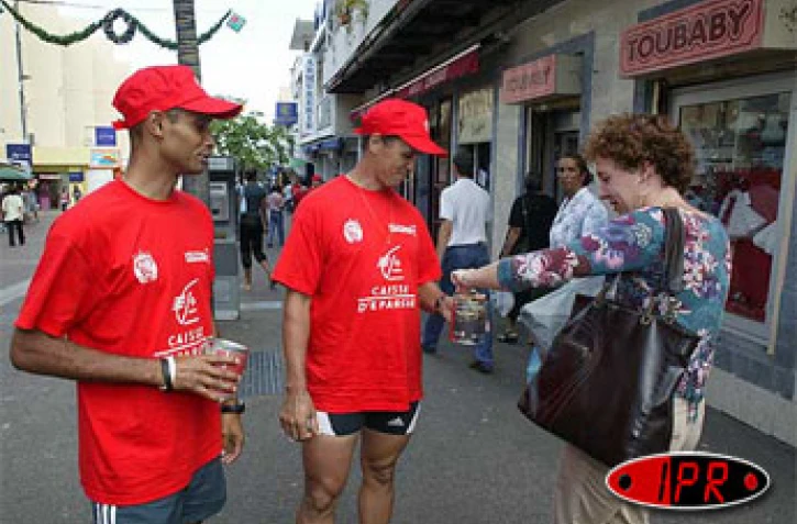Vendredi 2 décembre 2005
Comme tous les ans, les sapeurs pompiers de l'île ont collecté des fonds pour le Téléthon