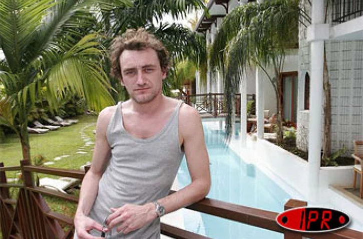 Vendredi 2 décembre 2005 


Le comédien Jean-Paul Rouve assiste au premier festival du film de La Réunion