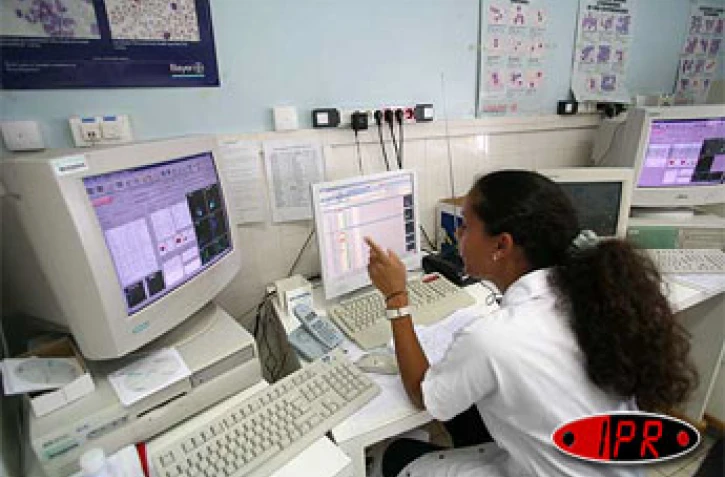 Le laboratoire de biologie du CHD de Bellepierre (Saint-Denis)