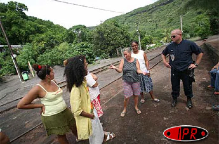 Mardi 18 avril 2006
Les habitants de la Grande Chaloupe ont obtenu la mise en place d'une navette entre leur village et Saint-Denis