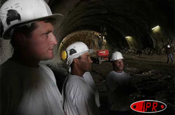 Lundi 12 juin 2006 -
La maison de la route des Tamarins est un lieu d'accueil pour ceux qui souhaitent suivre l'avancement du projet