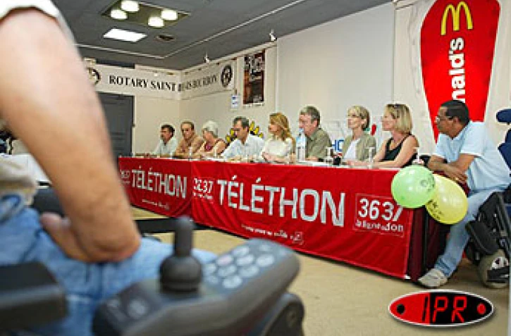 Mardi 19 octobre 2004 -
Lors de la présentation de l'édition 2004 du Téléthon