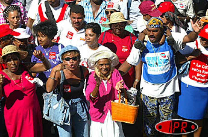 Mardi 3 juin 2003 -
Des affrontements ont opposé les manifestants et les forces de l'ordre