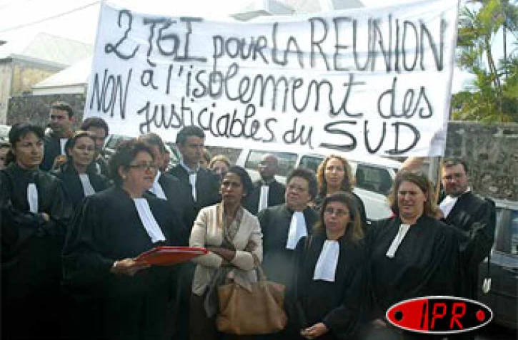Mardi 24 juin 2007
Les avocats du sud craignent une possible fermeture du tribunal de Saint-Pierre.