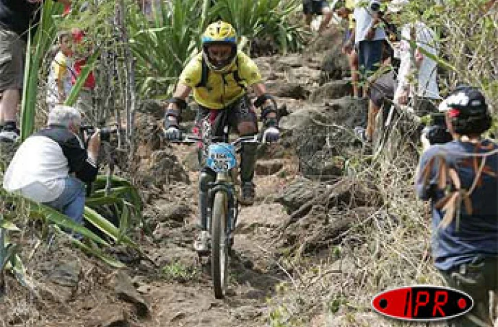 La 12ème édition de la Mégavalanche 2006 a eu lieu les samedi 2 et dimanche 3 décembre entre le Maïdo et Savannah (Ouest) - Photo Nicolas Bouhet