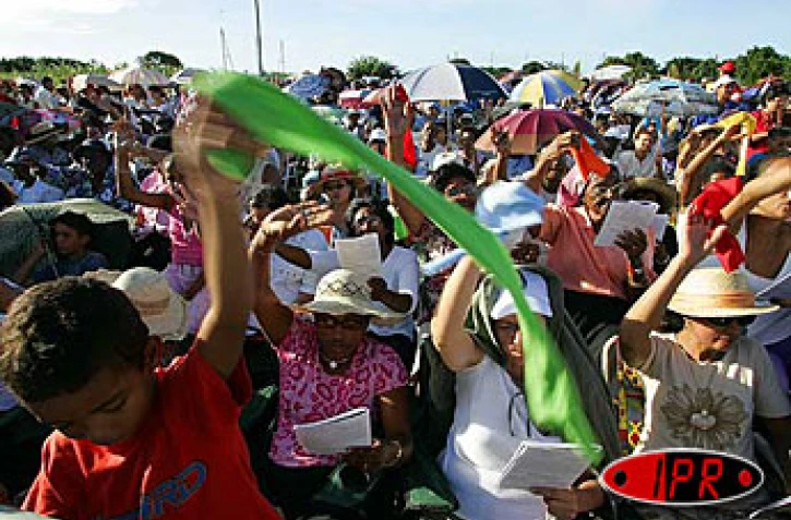Dimanche 3 avril 2005 -5 000 personnes ont assisté à la messe à la mémoire de Jean-Paul II