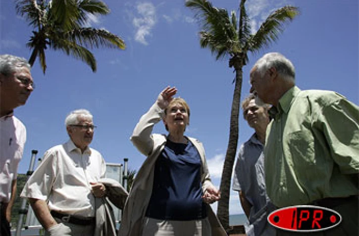 Mercredi 9 février 2005

Marie Georges Buffet, secrétaire nationale du PCF, en visite à la Réunion