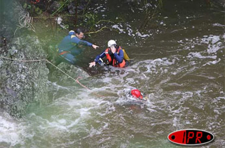 Mardi 7 mars 2006 -

Les gendarmes ont effectué des recherches dans les eaux de la ravine Saint-Gilles pour retrouver Yolande Hibon
