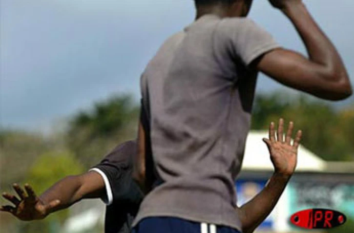 La pelouse du stade de Champ-Fleuri à Saint-Denis a accueilli dimanche 25 août 2002 le premier &quot;Défi Moring&quot;, organisé par le Comité Réunionnais de Moring