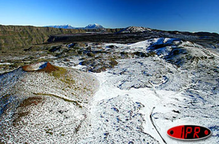Dimanche 3 août 2003
Le Piton des Neiges et le volcan sont toujours sous la neige