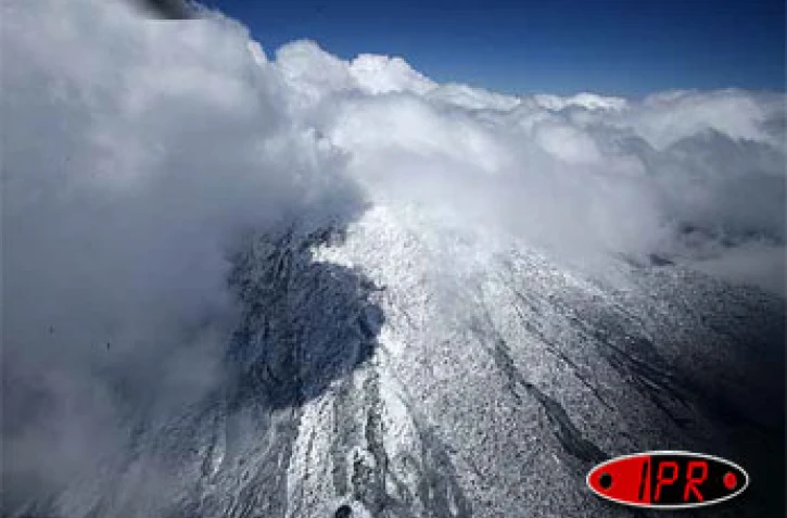Mardi 10 octobre 2006 -

Phénomène exceptionnel, il a neigé sur la région du volcan - Photo Sky/Imaz Press Réunion