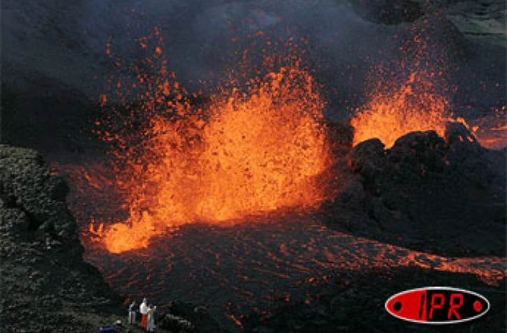 Mardi 4 octobre 2005 -

Le piton de la Fournaise est entré en éruption depuis 14h26