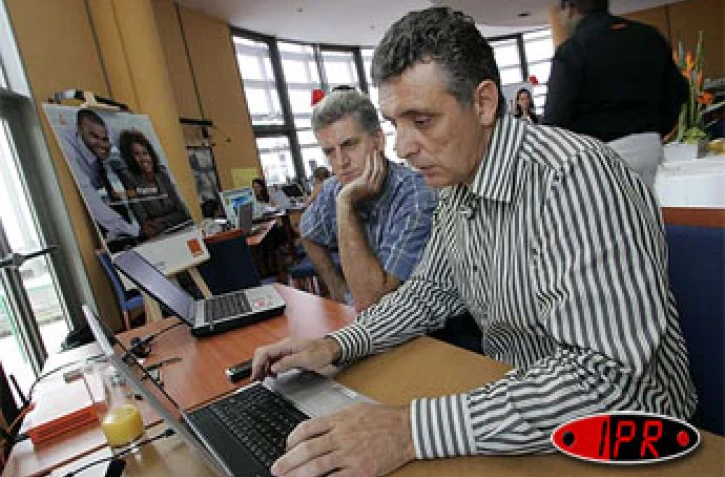 mardi 5 avril 2005 -
lors de la conférence de presse d'Orange Réunion