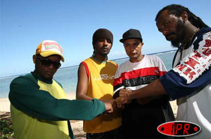 Jeudi 3 août 2006 -

OSB Crew à La Réunion pour le Sakifo musik festival à Saint-Leu