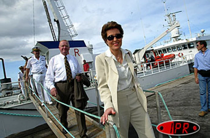 Vendredi 23 janvier 2004
Brigitte Girardin et Ian Mac Donald ont visité le patrouilleur français Osiris