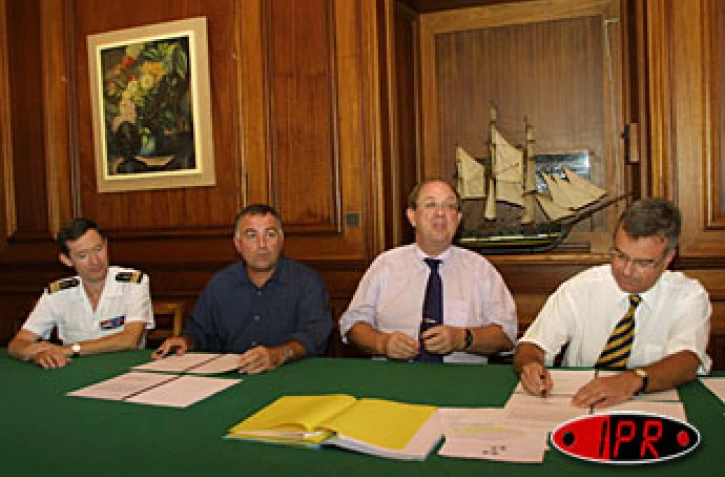 Mercredi 29 octobre 2003
Lors de la signature de la convention à la préfecture