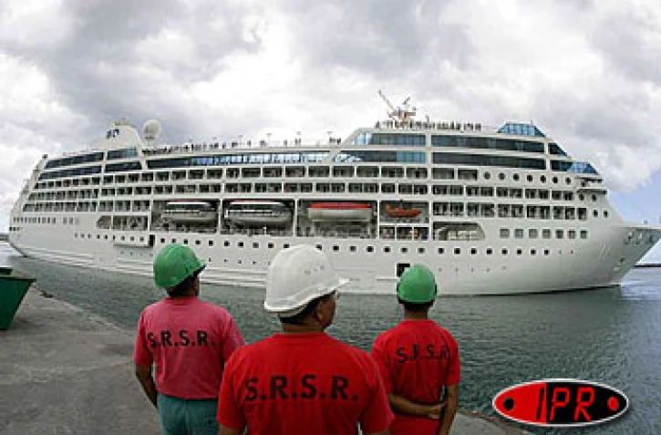 Vendredi 29 octobre 2004


Le Pacific Princess à son arrivée au port